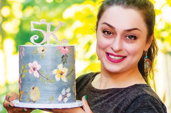 گفت‌وگوی هفته با گلرنگ حقانی، نقاش کیک در مونترال: سخت‌کوشی کلید درهای بسته در مهاجرت است